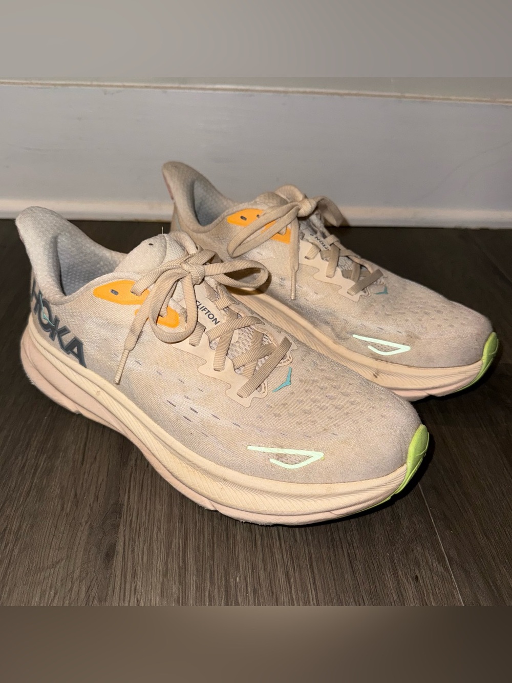 Hoka Clifton 9 Running Shoes Size 9.5 Woman’s